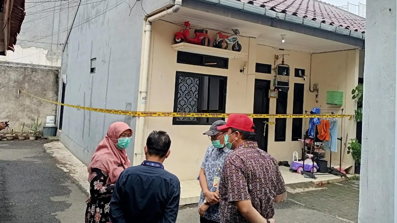 "Kelihatannya harmonis aja kalau lewat nyapa doang enggak pernah ngobrol," jelas dia.<br>