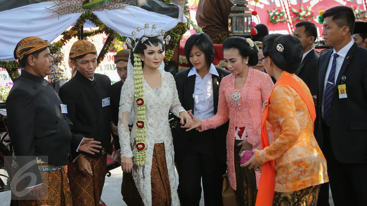 Ini Senyum Bahagia Selvi Ananda Saat Naik Kereta Kuda ke Lokasi Akad Nikah