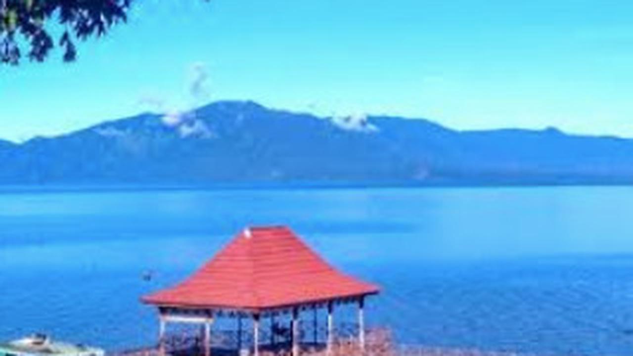 1. Wisata Danau Ranau<br>