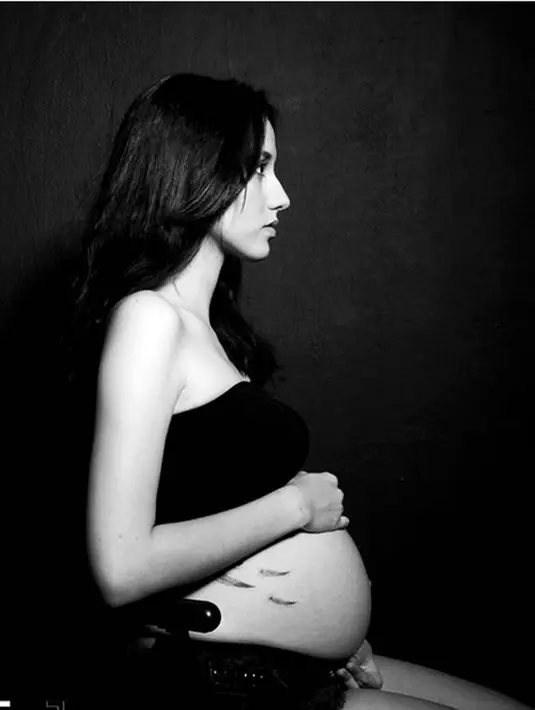 Kehadiran buah hati ini membuat kebahagiaan Fandy bertambah. Sebelumnya, ia mengungkapkan kebahagiaannya karena namanya masuk sebagai salah satu nominasi SCTV Awards 2016 kategori FTV Paling Ngetop. (Instagram/fandych)