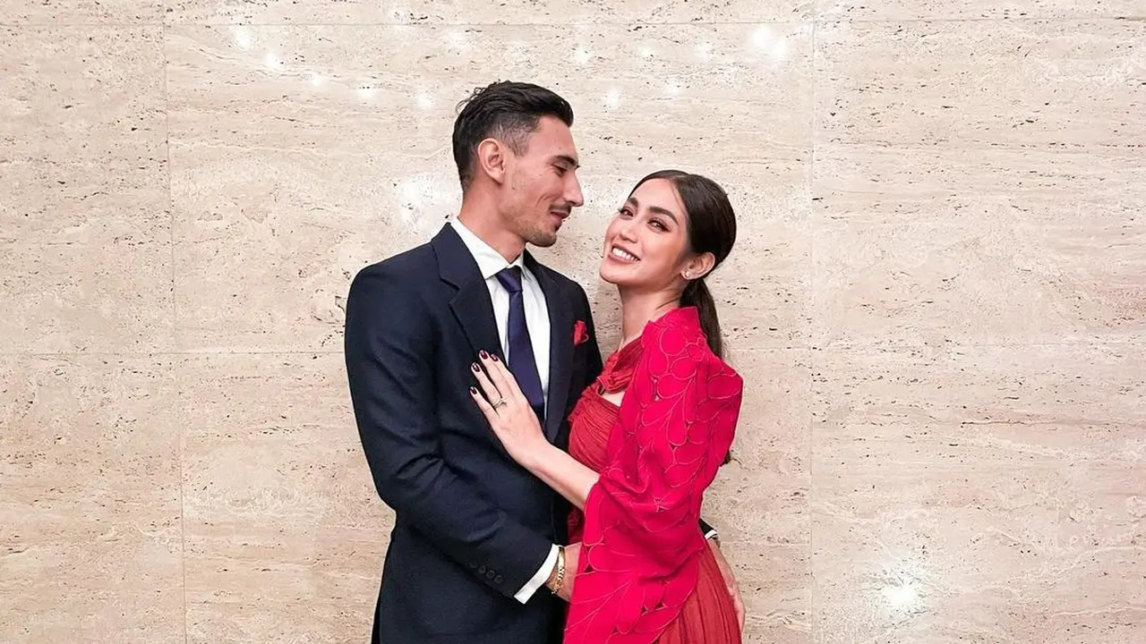 Tampil Menawan, Ini 7 Potret Jessica Iskandar dan Vincent Verhaag Kondangan Bareng