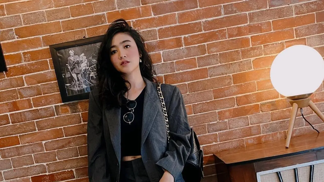 6 OOTD Celana Kulot Hitam Anti-Boring dari Andien Aisyah-Mikha Tambayong
