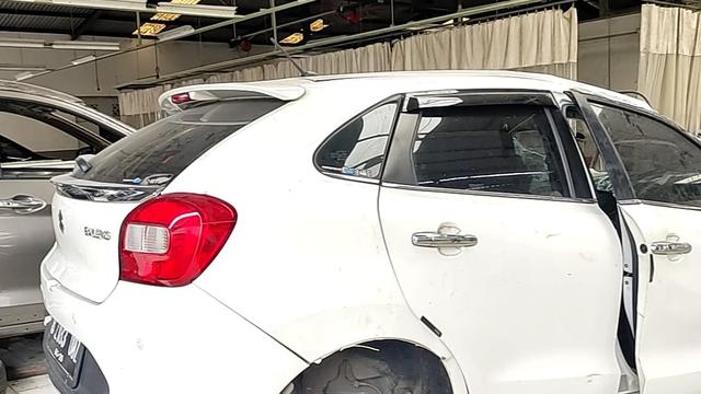 6 Potret Mobil Yang Dikendarai Rendy Kjaernett dan Lady Nayoan Usai Alami Kecelakaan Hingga Terbalik di Tol (Liputan6.com - M Altaf Jauhar)