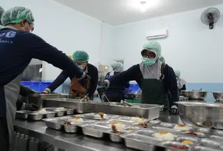 Antusiasme Relawan SPPG di Hari Pertama Operasional Kembali MBG