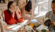 Tanda Seseorang Mulai Kehilangan Energi Sosial dan Sedang Butuh Me Time (Foto: Pexels/Cottontbro)