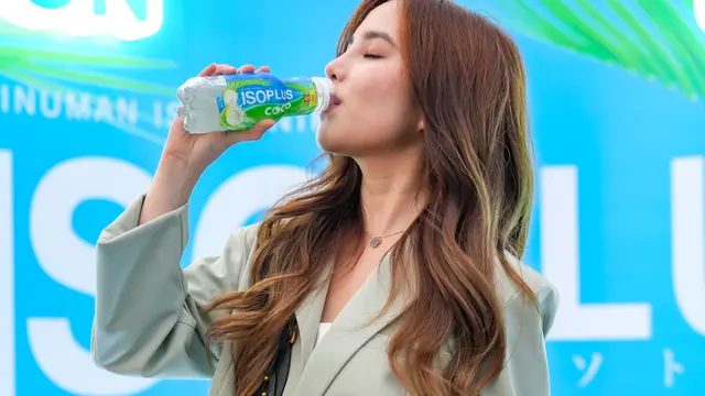 Agatha Chelsea menghadiri Konferensi Pers Peluncuran Isoplus Coco dalam program KapanLagi Buka Bareng di Senayan Park Jakarta, baru-baru ini. (Foto: Dok. Tim WingsFood)