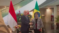 Potret Menteri Luar Negeri Brasil, He Mauro Luiz Iecker Vieira, yang diterima dengan hangat oleh Menteri Luar Negeri Indonesia, Ibu Retno L.P. (Liputan6/Erina Putri)