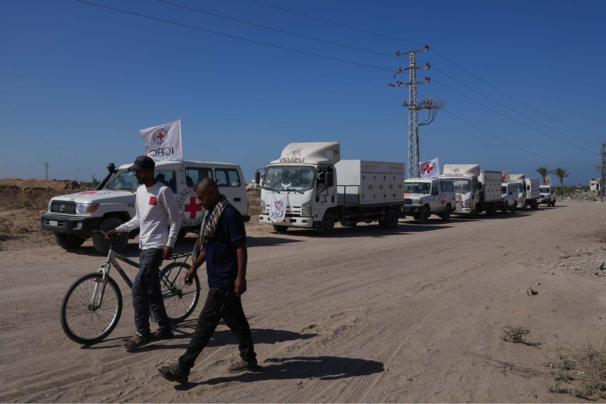 FOTO: ICRC Serahkan Jenazah Warga Palestina yang Ditahan Israel