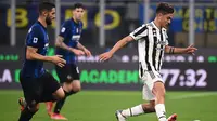 Duel Inter Milan versus Juventus berakhir imbang 1-1 pada laga pekan kesembilan Serie A di Giuseppe Meazza, Senin (25/10/2021) dini hari WIB. (AFP/Marco Bertorello)