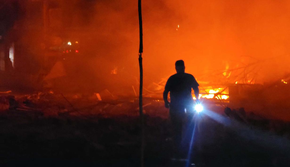 Kantor berita resmi National News Agency (NNA) mengatakan “pesawat tempur Israel ... melakukan serangan yang menargetkan pusat pasar” di Nabatiyeh. (Abbas FAKIH/AFP)