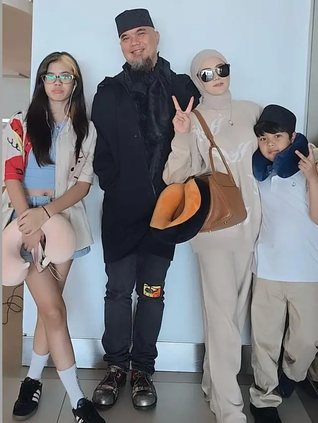 6 Potret Adu Gaya Keluarga Citra Kirana dan Mulan Jameela Mudik Lebaran