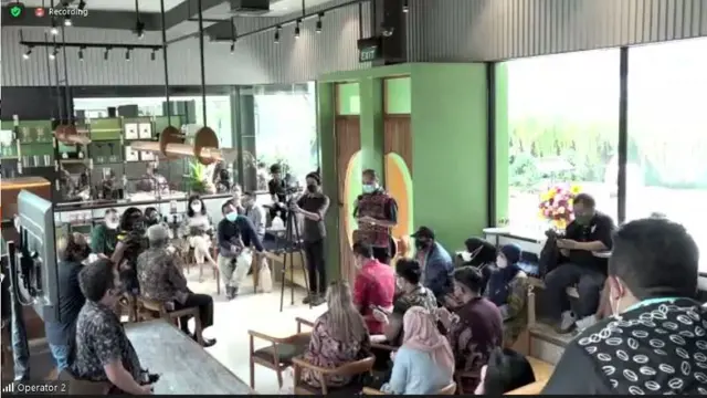 Melihat Kopi Disangrai dan Melakukan Aktivitas Interaktif di Coffee Experience Center