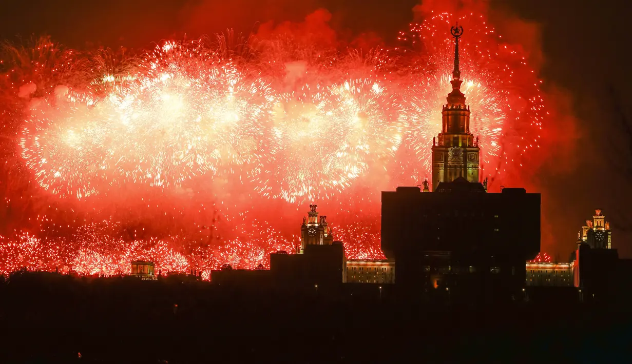 Hari Kemenangan" adalah momen penting bagi pemerintah Rusia. Ini menandai kemenangan Uni Soviet atas Nazi di Perang Dunia 2. (AP Photo/Alexander Zemlianichenko)