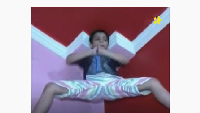 Bocah Disebut 'Spider Boy'. (Sumber: YouTube: Indiatimes)