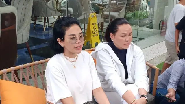 Nikita Mirzani dan Fitri Salhuteru