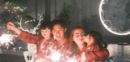 Hal inilah yang ditunjukkan oleh pasangan Felicya Angelista dan Caesar Hito saat menyambut tahun baru bersama keluarga kecil mereka. [@Felicyangelista_].
