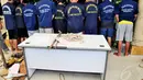 Kesembilan pelaku dikenai Pasal 363 tentang pencurian dengan pemberatan dengan ancaman hukuman 7 tahun penjara. Selasa (17/6/14) (Liputan6.com/Faizal Fanani)