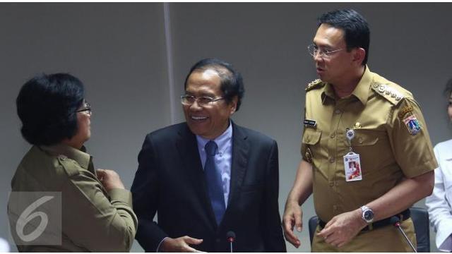 Gaduh dan panas. Dua kata yang menggambarkan perdebatan seputar reklamasi Jakarta dalam tiga pekan terakhir. Suara penolakan mendominasi, tetapi suara bertahan juga kencang terdengar. Dan negara ini pemasok terbesar sayur dan buah ke RI