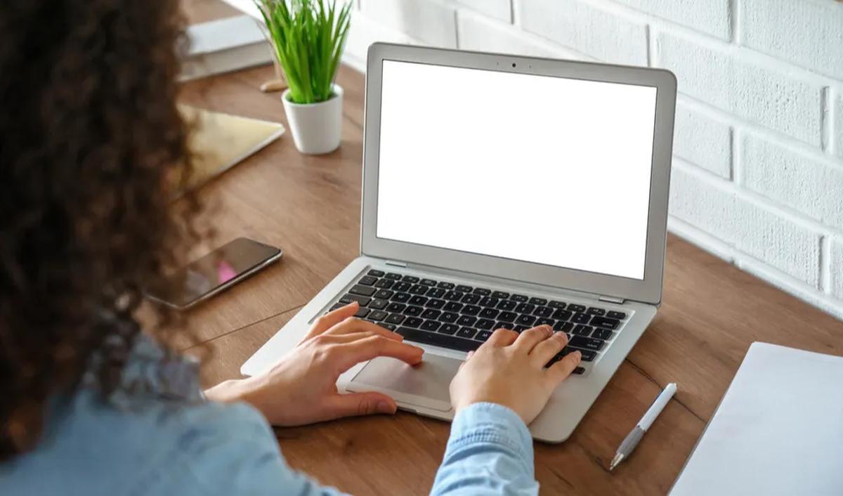 Terakhir, Layanan contact center yang siap 24/7. <br>First Media memiliki layanan contact center konvensional dan channel digital melalui layanan First Media Digital Self-care, diakses di aplikasi My FirstMedia, web cek.firstmedia.com,  Interactive Voic
