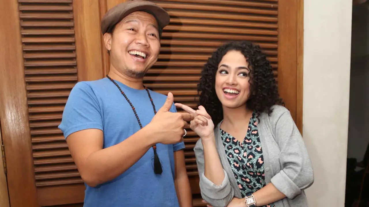 Sandhy Sondoro dan Wizzy