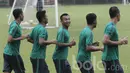 Pemain Timnas Indonesia U-22, Muhammad Hargianto, mengikuti sesi latihan. Luis Milla, melakukan beberapa evaluasi pasca kekalahan tersebut. (Bola.com/M Iqbal Ichsan)