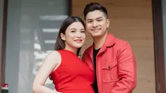 Hidup bahagia menjalani bahtera rumah tangga bersama Chelsea Olivia, pasangan ini kerap membagikan berbagai momen keluarganya di media sosialnya. Salah satu yang kerap diunggah yakni kekompakan mereka. Seperti mengenakan busana senada bak ABG pacaran. (Liputan6.com/IG/@chelseaoliviaa)