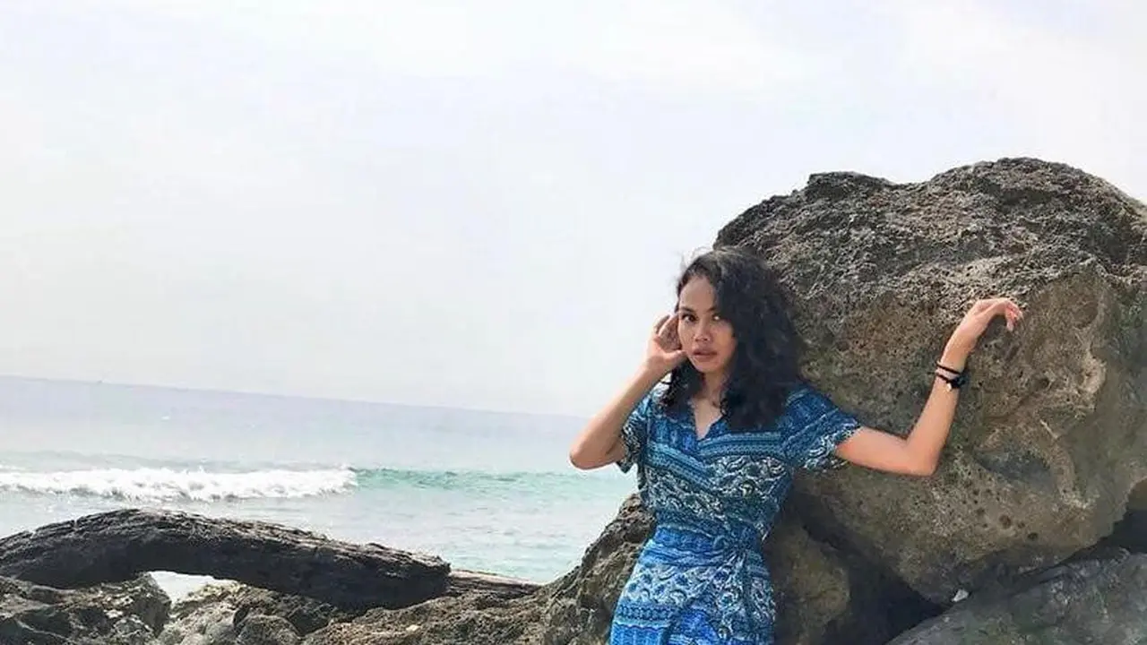 9 Gaya Dea Panendra Pemeran Khansa dalam Film Jakarta Vs Everybody, Kerap Tampil Chic Berbalut Dress