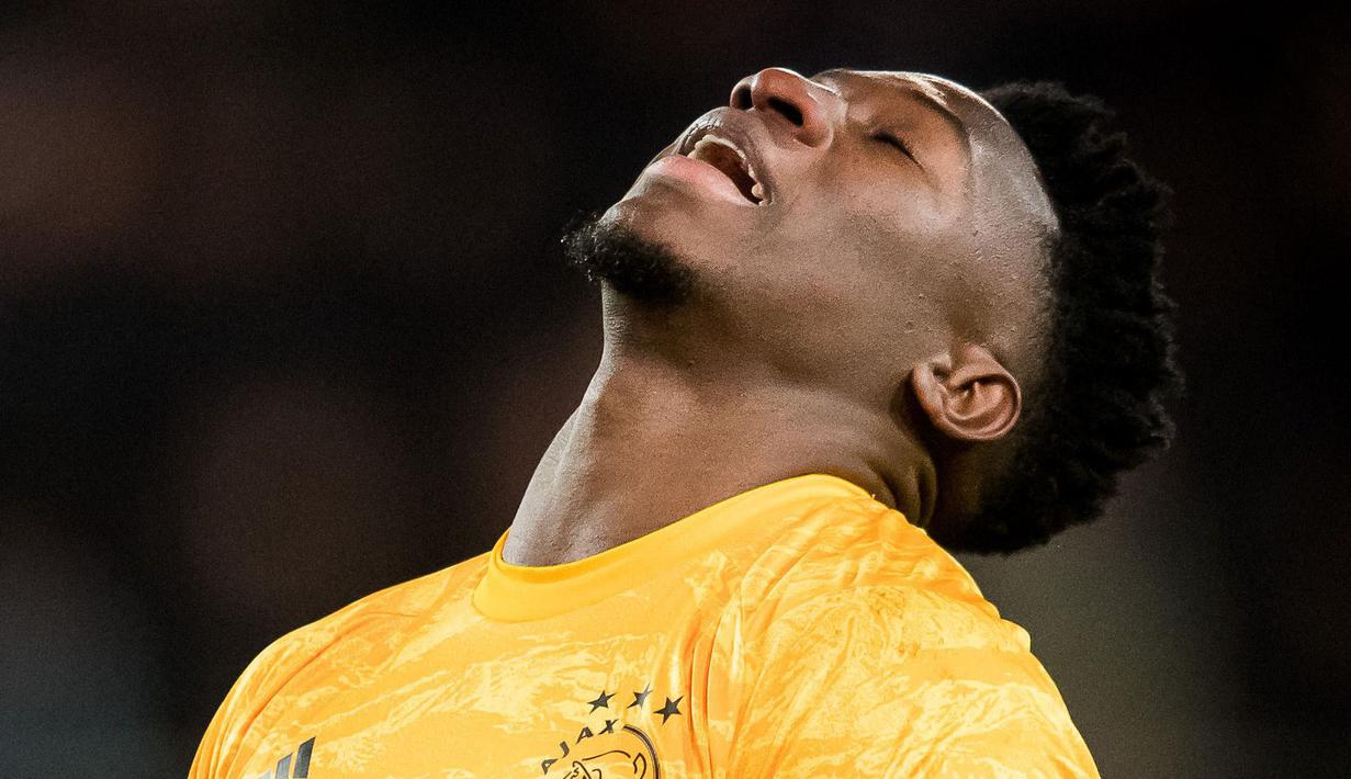 Reaksi kecewa kiper Ajax Amsterdam, Andre Onana pada laga semifinal Piala Liga Belanda melawan FC Utrecht di Galgenwaard Stadium, Utrecht, 4 Maret 2020. (AFP/ANP/Ronald Bonestroo)