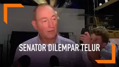 Senator Australia, Fraser Anning dilempar telur mentah di kepalanya saat sedang diwawancarai wartawan di Melbourne hari Sabtu (16/3).