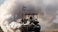 Sebuah tank tentara Israel terlihat di Israel selatan di sepanjang perbatasan dengan Jalur Gaza. (Jack Guez/ AFP)
