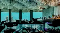 Bagaimana indahnya klub malam bawah air pertama di dunia? Simak di sini