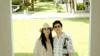 Outfit Luna Maya dengan Nuansa Beige, Simpel dan Chic di Momen Satu Bulan Pernikahannya