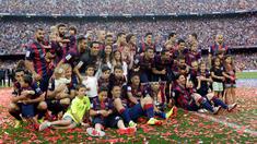 Barcelona akhirnya mengangkat trofi juara La Liga Spanyol musim 2014/2015. Pesta juara yang berlangsung di Camp Nou, Sabtu (23/5) malam WIB, sekaligus menjadi ajang perpisahan Xavi Hernandez yang memutuskan hengkang dari Barca di akhir musim ini.