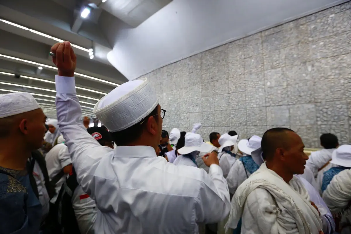 Jutaan Jemaah Haji di Seluruh Dunia Lempar Jumrah