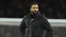 Ekspresi kecewa pelatih Manchester United, Ruben Amorim setelah laga lanjutan Liga Inggris 2024/2025 melawan Arsenal di Emirates Stadium, London, Inggris, Kamis (05/12/2024) WIB. (AP Photo/Kirsty Wigglesworth)