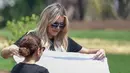 Khloe sendiri memang sudah di Ohio sejak melahirkan True pada 12 April lalu. (SBMF/BACKGRID/DailyMail)