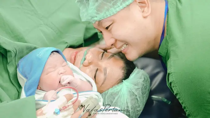 Melahirkan Anak pertama, Ini 6 Potret Perjalanan Regina Ivanova Jelang Persalinan