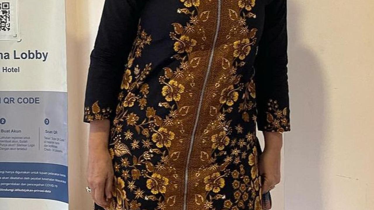 Ivanka Suwandi lahir di Jakarta 22 Februari 1970 dan kini berusia 54 tahun. Ivanka merupakan putri dari Ir. Suwandi sekaligus kakak dari aktris Karina Suwandi.