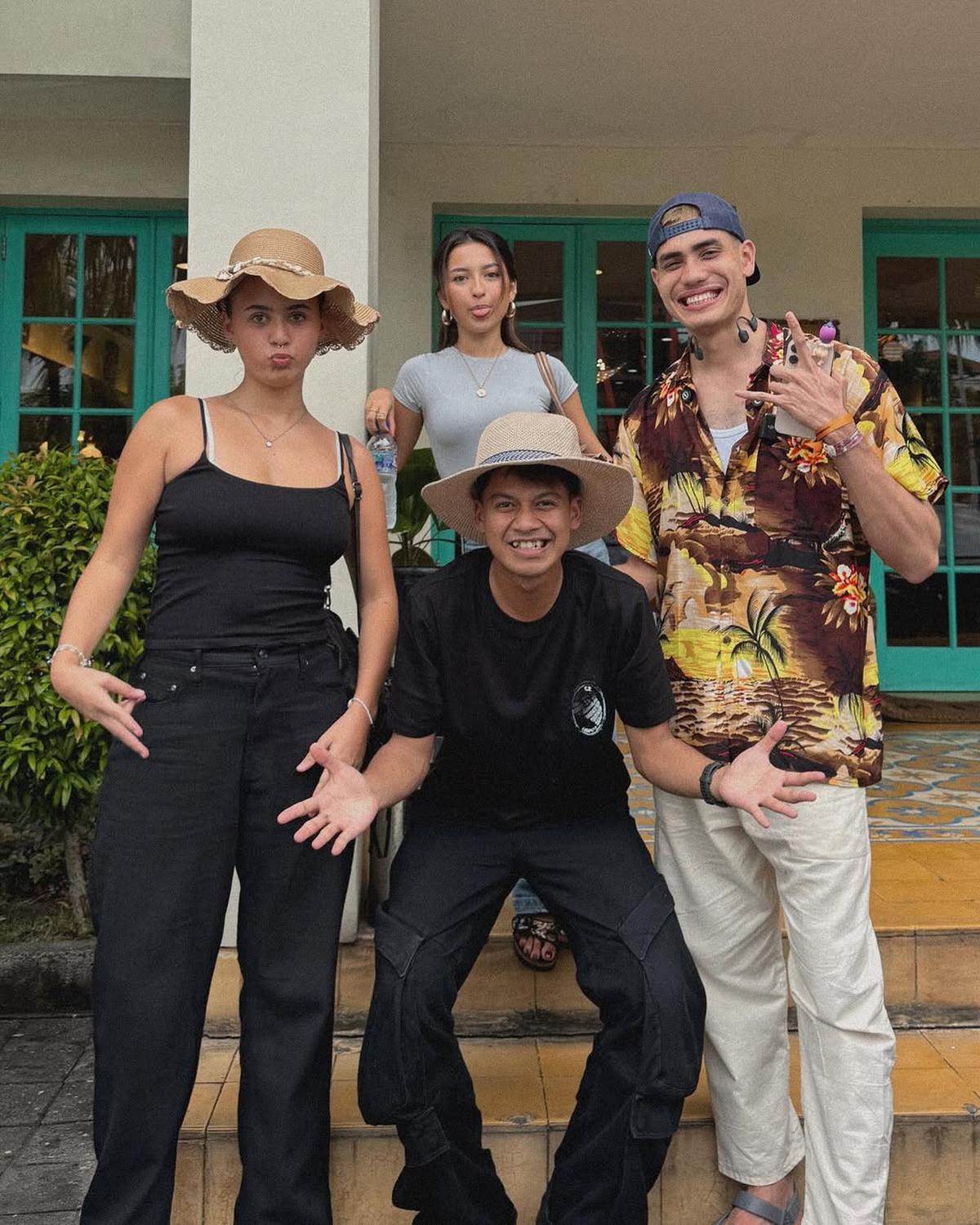 Aisar Khaled Foto Bareng Jennifer Coppen, Fans Fuji Ngamuk Sampai Disuruh Pulang ke Malaysia