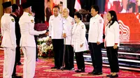 Jelang HUT RI, Megawati Serahkan Duplikat Bendera Pusaka ke Gubernur Yogyakarta