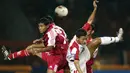Zaenal Arief (kanan) total telah mengoleksi 7 gol bersama Timnas Indonesia di ajang Piala AFF. Ia mampu membawa skuat merah putih ke babak final pada Piala AFF 2002 dengan mencetak 6 gol. Satu gol tambahannya dilesatkan saat Piala AFF edisi 2006. (AFP/World Sport Group/Stanley Chou)