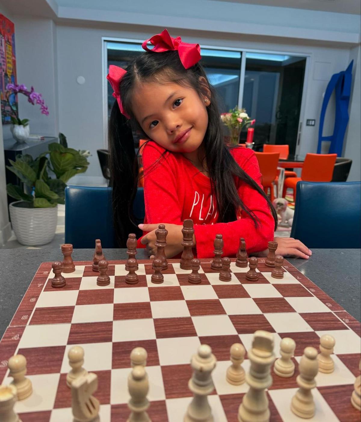 7 Potret Ultah Anak Farah Quinn yang ke-6, Perlihatkan Kedekatan dengan Ayah Bule Sambungnya