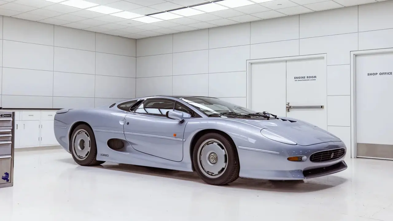 Jaguar XJ220