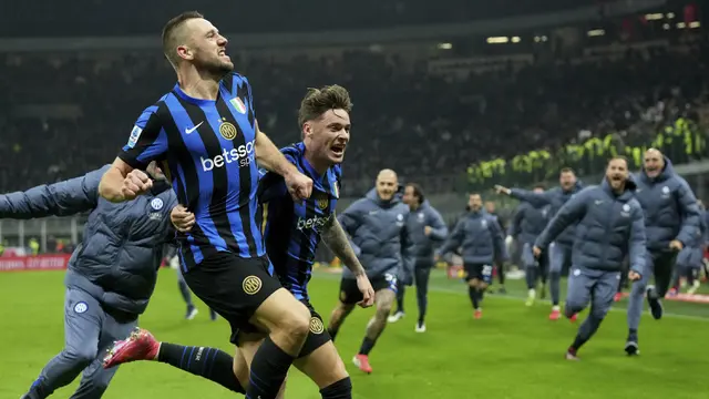 Foto: Menolak Kalah, Stefan de Vrij Bawa Inter Raih Hasil Imbang dalam Derbi Milan