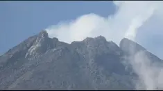 Gunung Semeru dikenal merupakan gunung yang paling banyak didatangi pendaki dari seluruh Indonesia pada saat perayaan HUT Kemerdekaan RI.