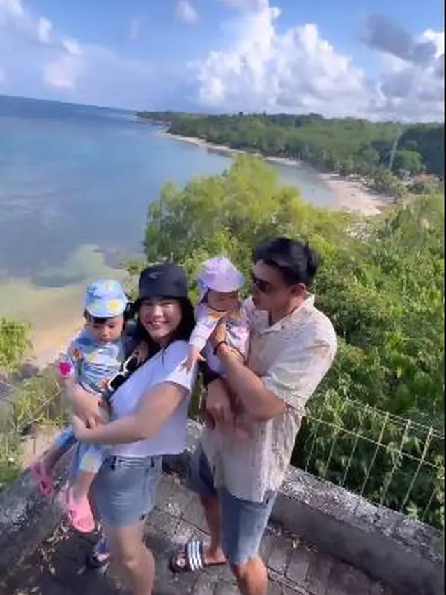 Pulang Kampung, Ini 7 Potret Seru Keluarga Felicya Angelista di Manado
