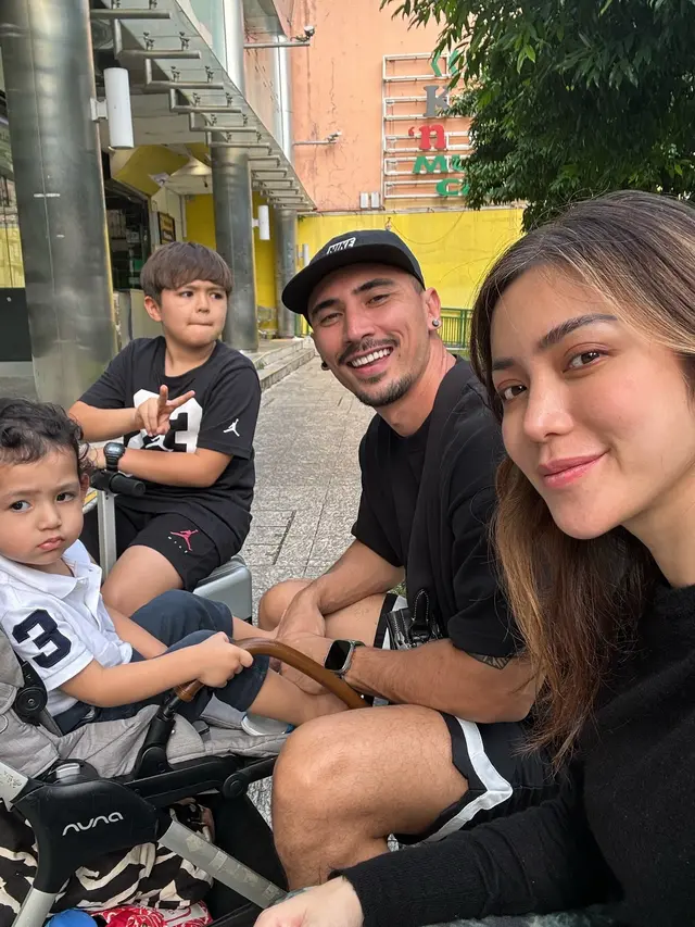 Hamil Anak Ketiga, Ini 7 Potret Jessica Iskandar Liburan Bareng Keluarga