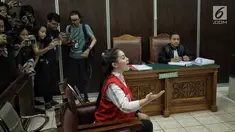 Terdakwa kasus narkoba Jeniffer Dunn saat mengikuti sidang lanjutan di Pengadilan Negeri Jakarta Selatan, Kamis (31/5). Sidang kali ini beragendakan nota pembelaan atau pledoi dari terdakwa. (Liputan6.com/Faizal Fanani)