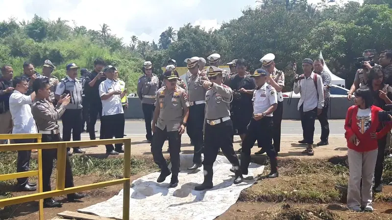 Kakorlantas Polri Irjen Istiono Tinjau Lokasi Longsor di Tol Cipularang