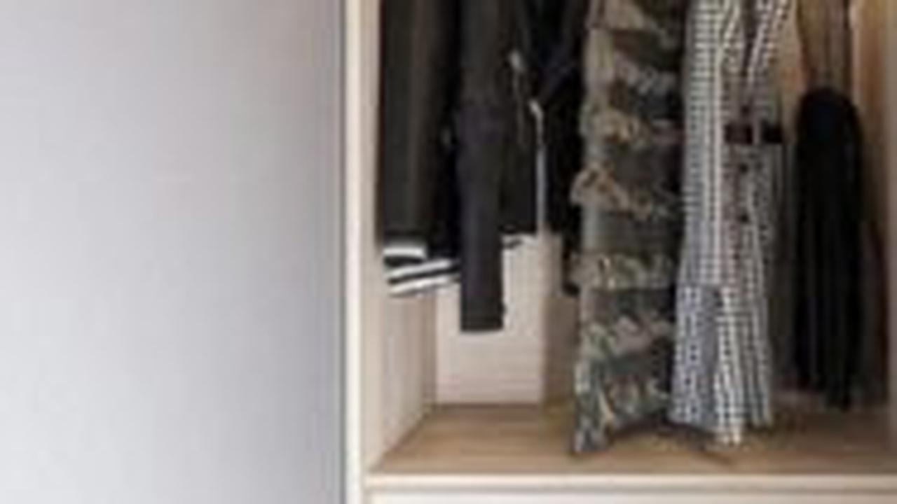 Walk in Closet Sederhana Minimalis